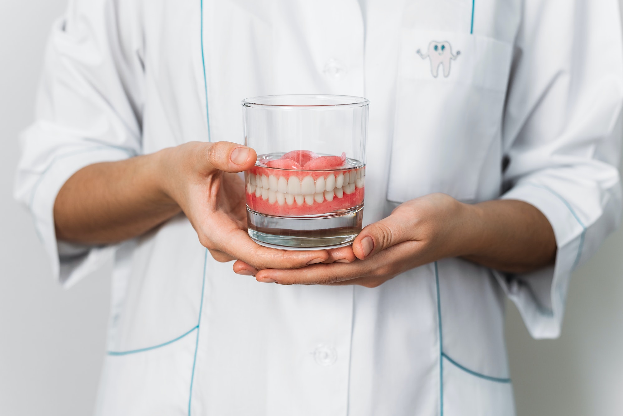 Prosthesis in a glass with a solution. Dental prosthesis care